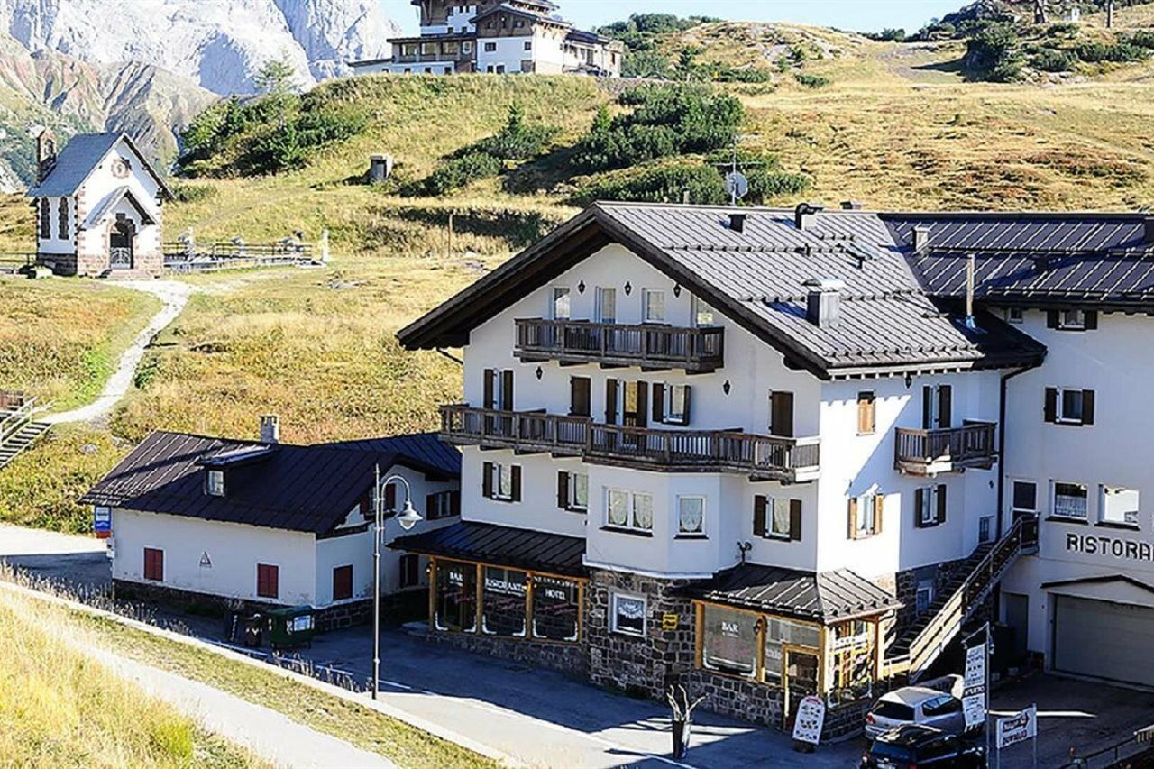 Отель Alpenrose Сан-Мартино-ди-Кастроцца Экстерьер фото